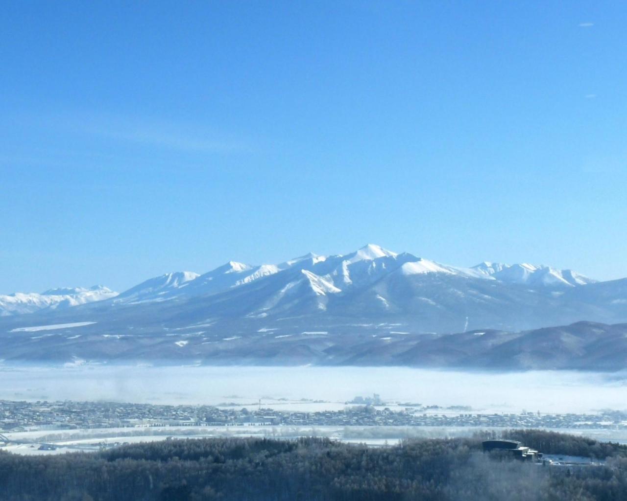 Shin Furano Prince Hotel Exterior photo View of the range from the west